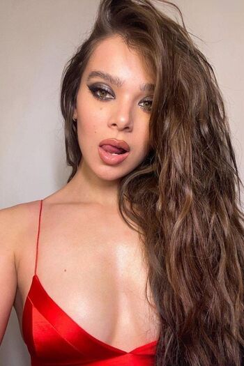 Hailee Steinfeld