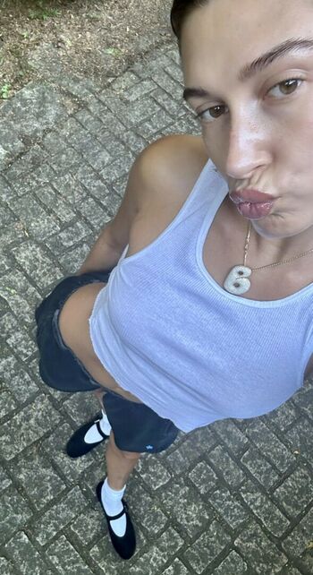 Hailey Baldwin Bieber