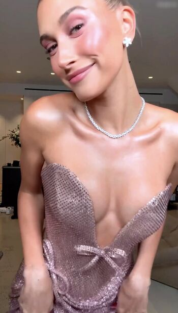 Hailey Bieber