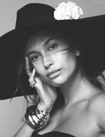 Hailey Bieber