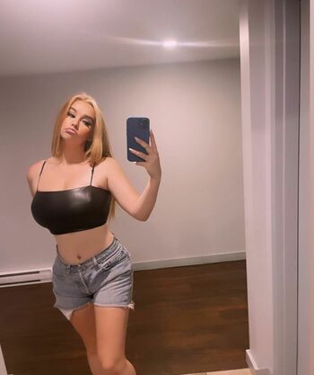 haileyyfriz