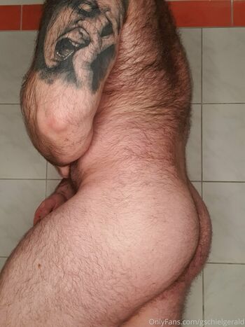 hairy_musclebear