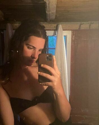 Hari Nef