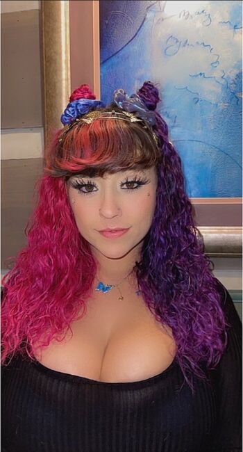 Harlee Queeni