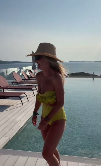 Helen Skelton