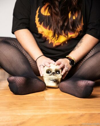 hernylonfeetfree