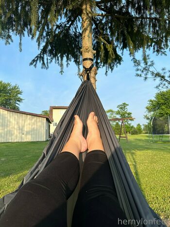 hernylonfeetfree
