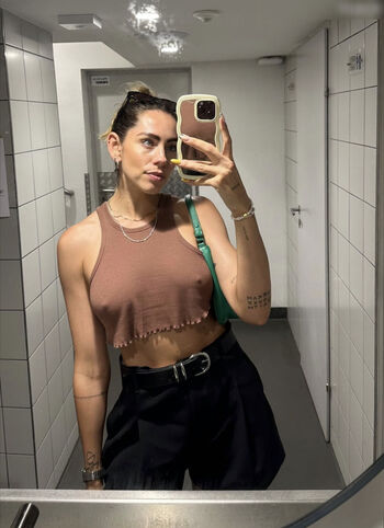 herstoryfeed