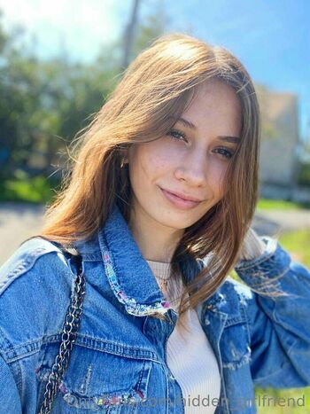 hidden_girlfriend
