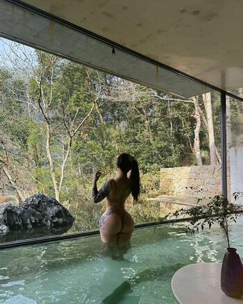 Hitomi Songyuxin
