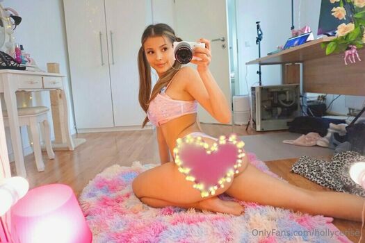 Holly Cerise