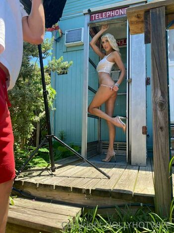 Holly Hotwife