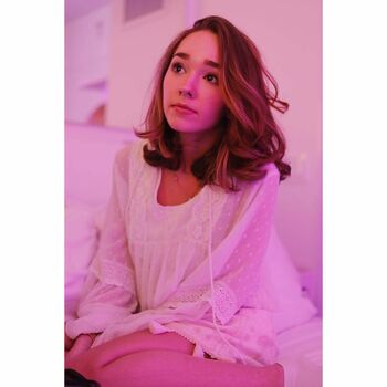Holly Taylor