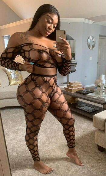 Holly Tushe