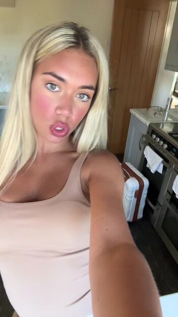 hollyasminee