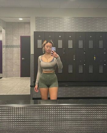 hollyliangg