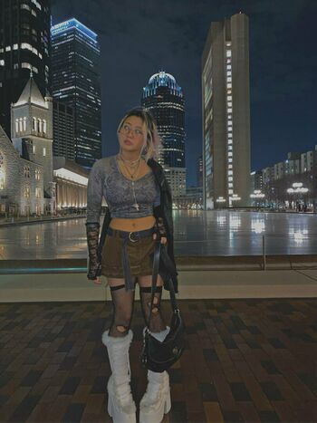 hollyliangg