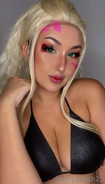 hornypeach23