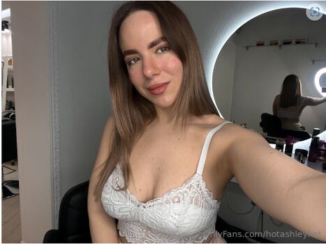 Hot Ashley