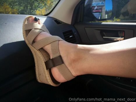 hot_mama_next_door