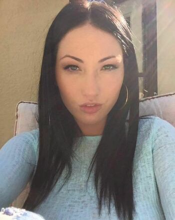 Hot4Holly