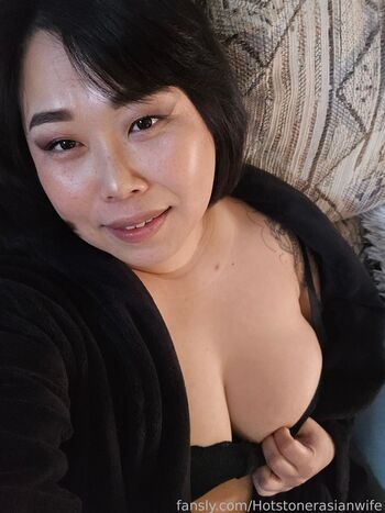 Hotstonerasianwife