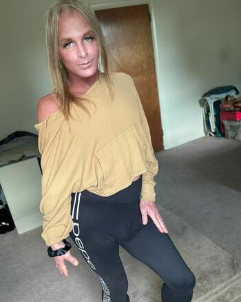 Hottie Bratt