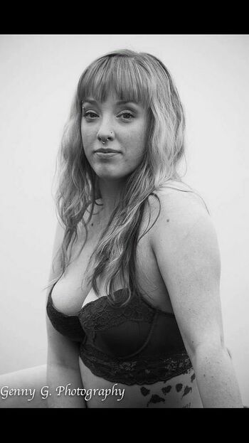HotwifeAly