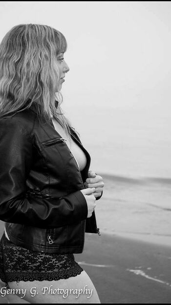 HotwifeAly