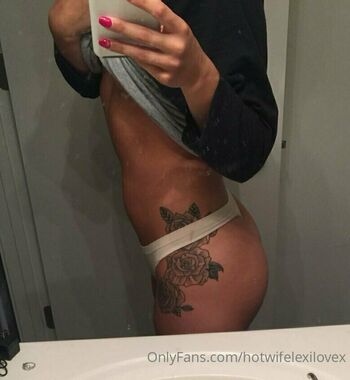 hotwifelexilovex