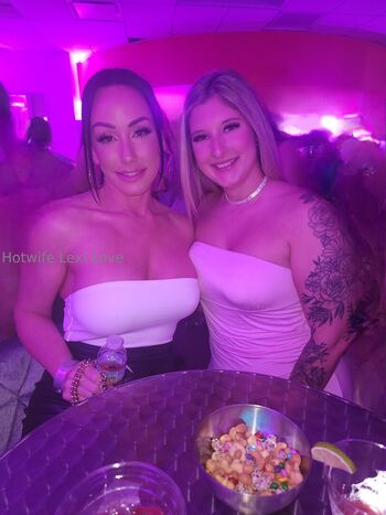 hotwifelexilovex