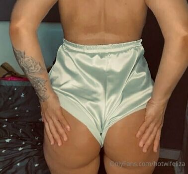 hotwifeliza