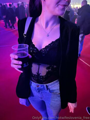 hotwifeslovenia_free