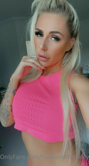 Hotwifey