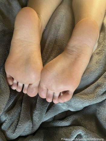 HotWifeYoung
