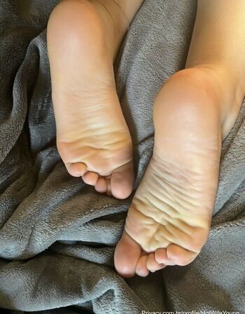 HotWifeYoung