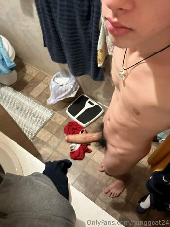 hunggoat24