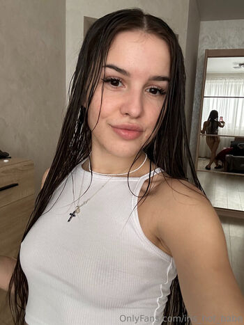 iris_hoty_babe