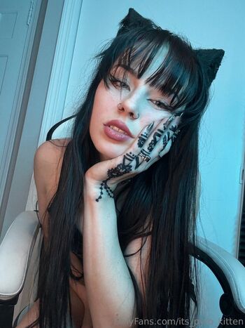 its_pyro_kitten