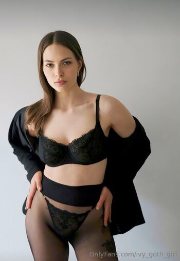 ivy_goth_girl