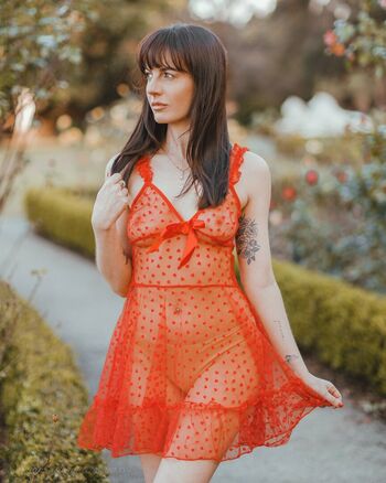 Ivy Rose Raven