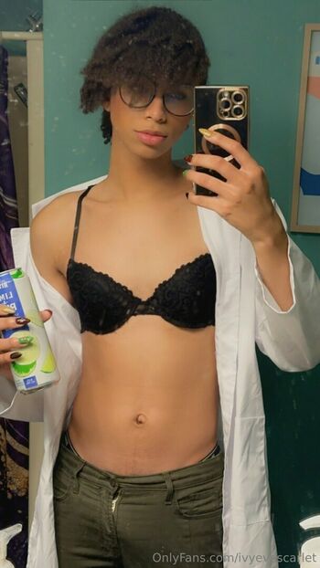 ivyevescarlet