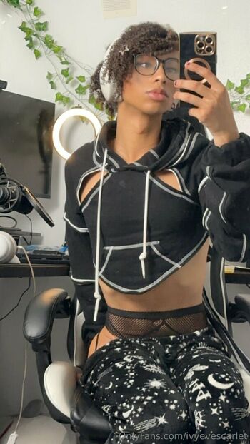 ivyevescarlet