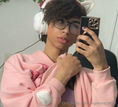 ivyevescarlet