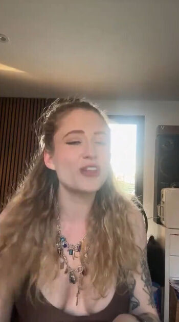 Janet Devlin
