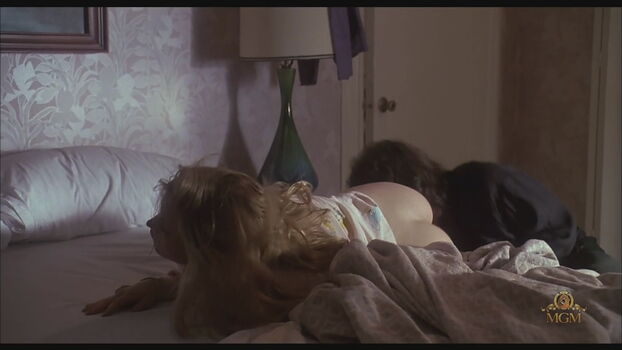 Jennifer Jason Leigh