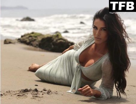 Jessica Lowndes