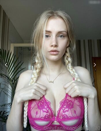 Julia Damro
