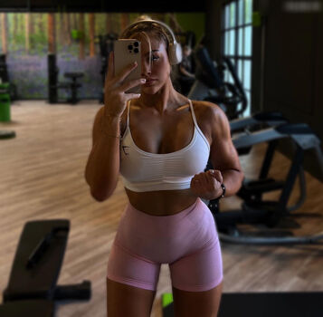 Julia Leonie