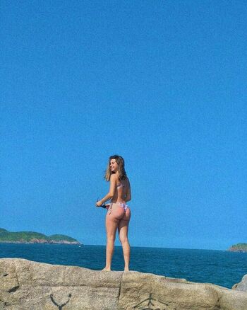 Julia Linhares